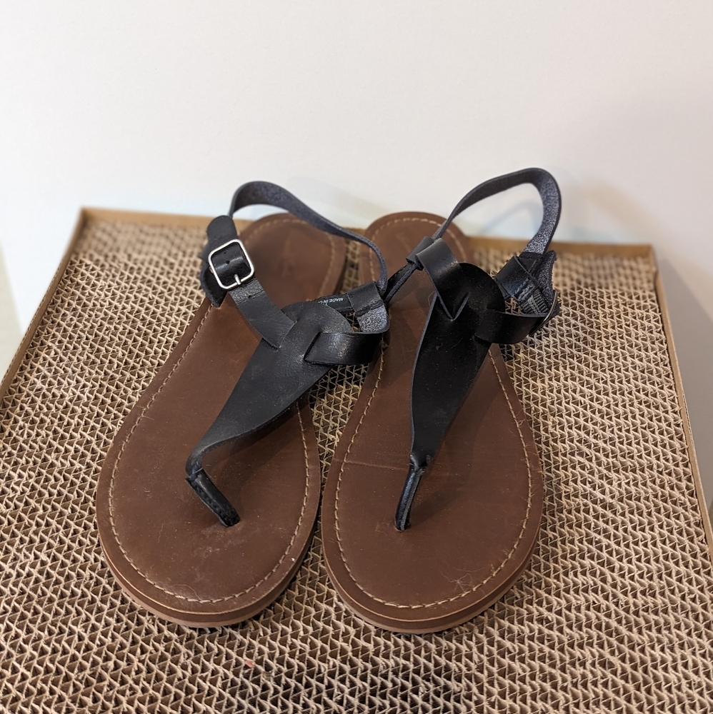 Universal Thread sandals - Picture 2 of 2